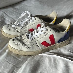 Veja Sneakers (Size EU 39)